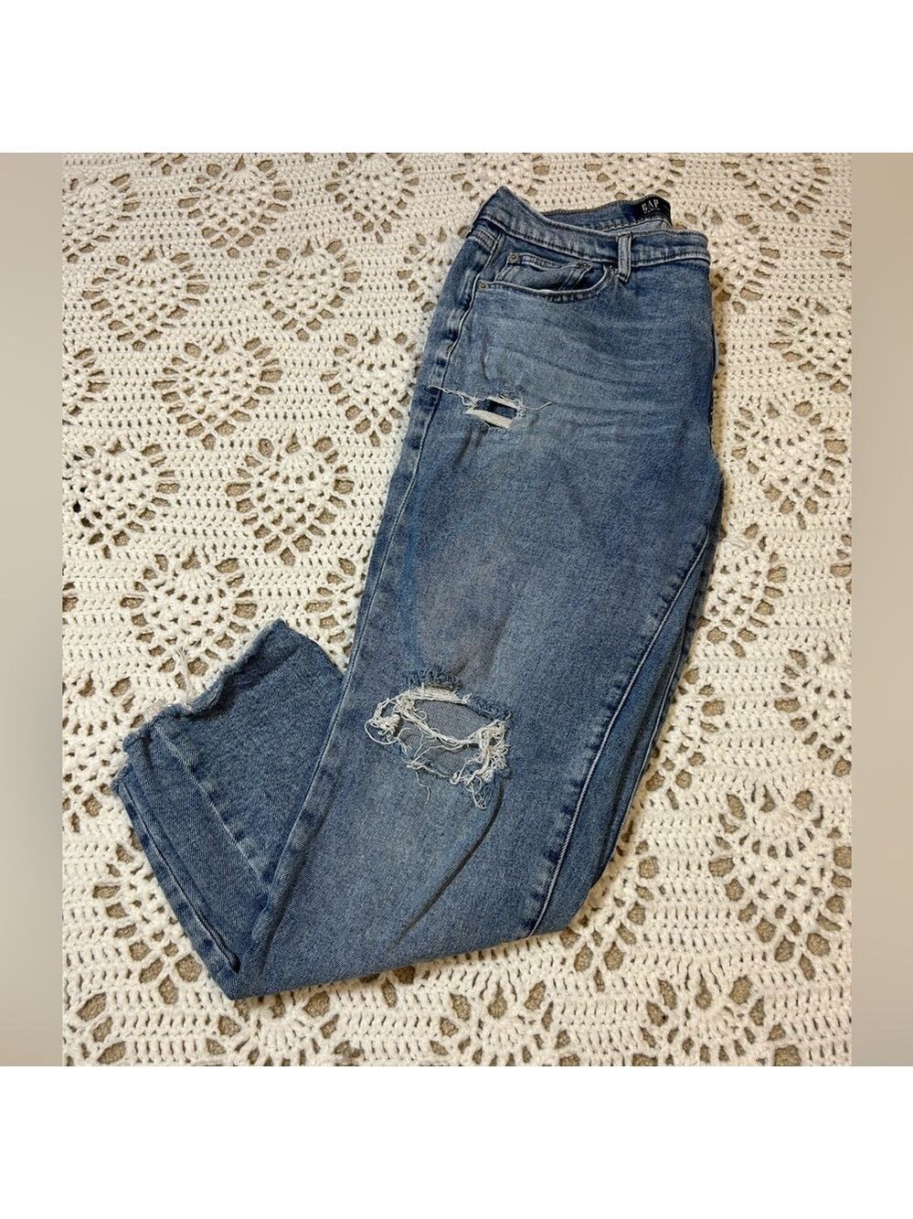 Gap Denim Girlfriend Distressed Raw Hem Jeans 10/30  Inseam 26.5” Ankle Midrise